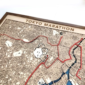 Houten kaart marathon Tokio - 3D-lasergesneden houten kaart