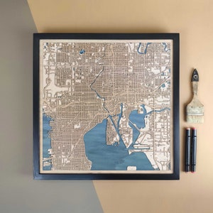Carte en bois personnalisée de Tampa - Cadeau d'art mural pour décoration d'intérieur