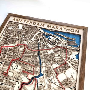 Houten kaart marathon Amsterdam - 3D lasergesneden houten kaart