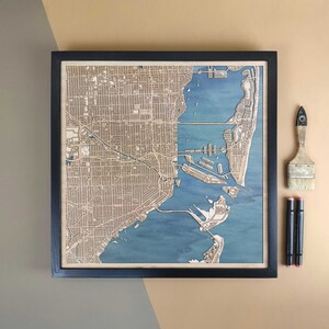 Carte en bois personnalisée de Miami - Cadeau d'art mural pour décoration d'intérieur