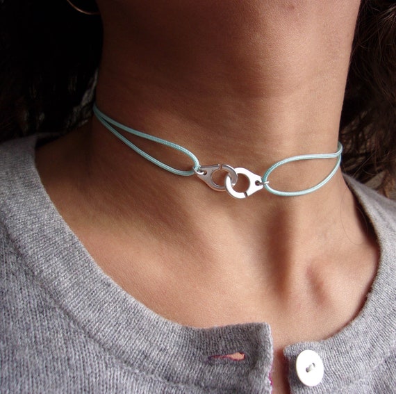 Handcuff choker best sale