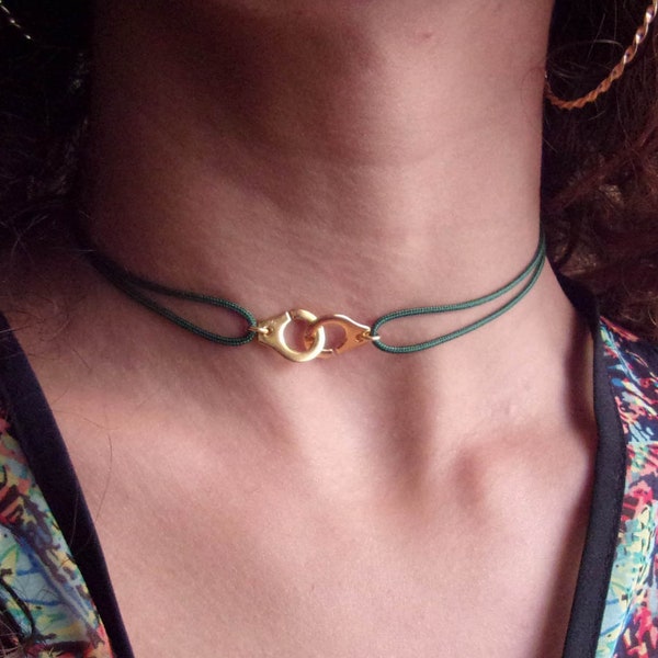 Collier Menotte Doré ras de cou et Cordon Vert Foncé