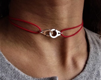 Collier Menotte Argenté Ras de Cou et Cordon Rouge Grenat