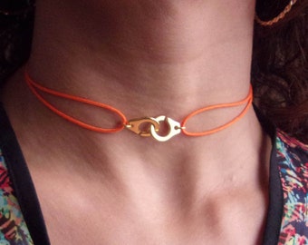 Collier Menotte Doré ras de cou et Cordon Orange