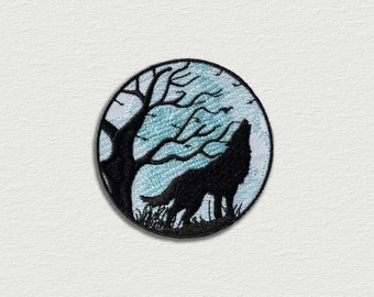Wolf howling in the night, Iron-on embroidered patch (137)