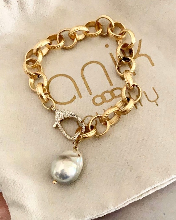 Gold Link & Baroque Pearl charm Bracelet