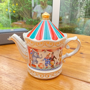 Vintage Sadler Edwardian Entertainments Circus Teapot from 1980s with Correct Colour Lid