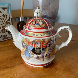 Vintage Sadler Charles Dickens Pickwick Papers Collectible Teapot from 1990s