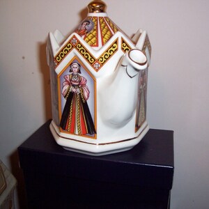 Vintage Sadler Teapot King Henry VIII and His Six Wives the Minster Historical Series from 1980s image 8