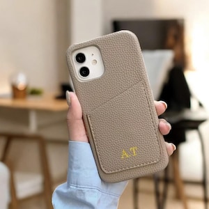 iPhone 16 15 14 13 Pro Max用上品なレザー製電話ケース カードホルダー ウォレット パーソナライズされた電話 イニシャルエンボスモノグラム/親友へのギフト