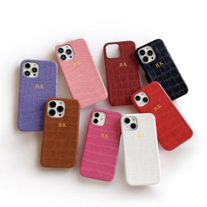 Gepersonaliseerde initialen veganistisch krokodillenleer iPhone-hoesje voor iPhone 16 15 14 13 12 11 Pro Max Plus aangepast monogram cadeau voor haar hem bruidsmeisjes