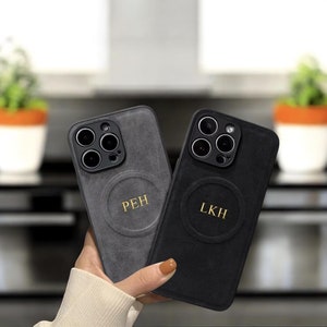 パーソナライズされたベルベットレザー Magsafe iPhone ケース、カスタムイニシャル ワイヤレス充電 iPhone 16 15 14 13 12 11 Pro Max、彼女や彼へのギフトアイデア