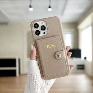 Zierliche Leder Handytasche für iPhone 16 15 14 13 Pro Max mit Kartenhalter / personalisiertes Telefon mit Initialprägung / Bester Freund Geschenk