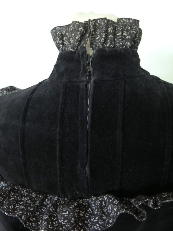 AMAZING RARE BLACK Velvet Vintage High Neck Belte… - image 5