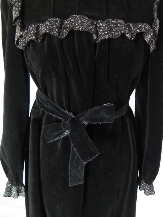 AMAZING RARE BLACK Velvet Vintage High Neck Belte… - image 6