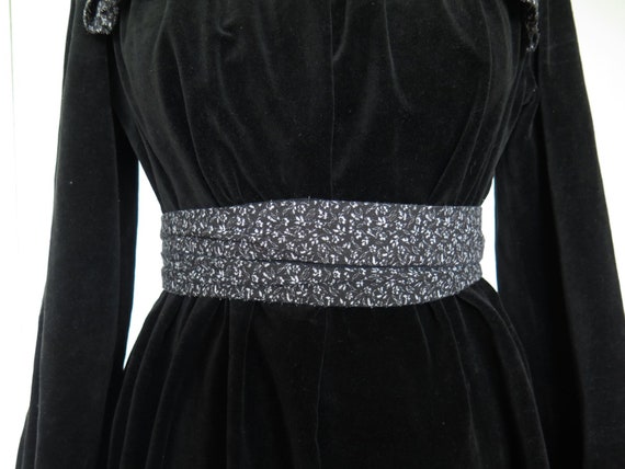 AMAZING RARE BLACK Velvet Vintage High Neck Belte… - image 4