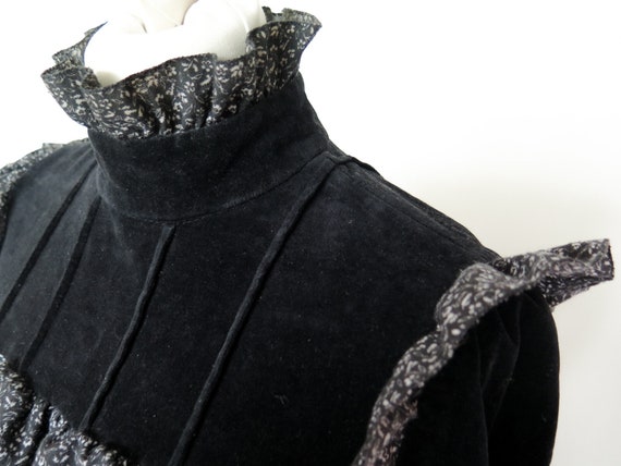 AMAZING RARE BLACK Velvet Vintage High Neck Belte… - image 7