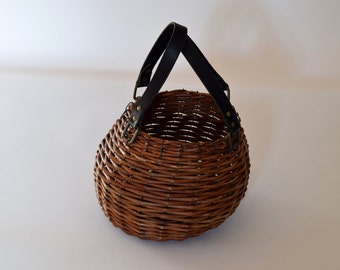 Petit panier rond en osier forme galet