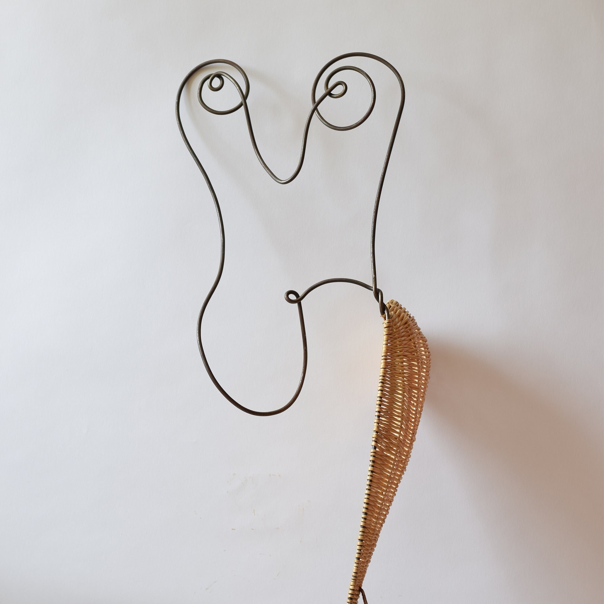 Nu Féminin en Métal et Osier