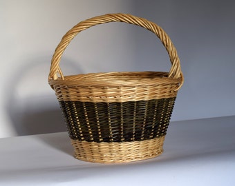 Round two-tone wicker basket