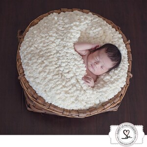 Newborn Digital Backdrop - Weave Basket with White Popcorn Blanket Background Composite