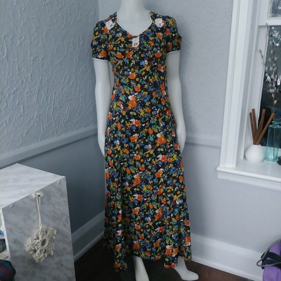 Vintage Floral Maxi Dress by Parnelli Juniors - petite size, ties at back, White Floral applique around neckline, retro casual fashion