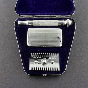 Vintage 1910s English Windex DE Safety Razor Original Engine Turned Chrome Travel Case