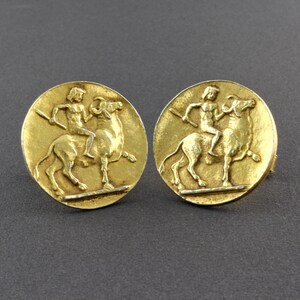 Boutons De Manchette Vintage Alva Museum Replicas - Homme Nu Sur Taureau - Or Doré - Occasion