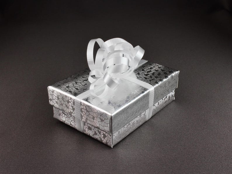 The item arrives in a new silver foil gift box wrapped with white ribbon and is Included with your purchase. It makes the perfect gift for a man’s wedding or for his groomsman. It is also great for an anniversary, birthday, fathers day or any holiday such as a Christmas present or even a corporate gift for a job promotion or retirement.