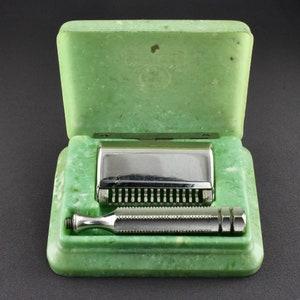 Vintage 1920s Ever-Ready Silver Single Edge Safety Razor In Original Green Celluloid Box