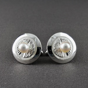 Vintage Japanese Sterling Silver White Cultured Akoya Pearl Mid 20th Century Modernist Round Cufflinks