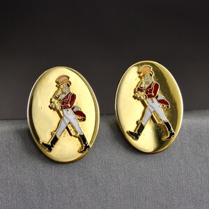 These cufflinks are an original gift idea for the fashionable groom, polished father of the bride or the groomsmen in your wedding party.