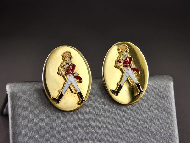 These cufflinks are an original gift idea for the fashionable groom, polished father of the bride or the groomsmen in your wedding party.