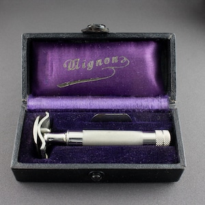 Vintage 1920s Mignon Mini Head Silver Double Edge Callus Corn Remover Razor And Blade In Original Black Leather Case