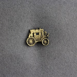 Broche Revers Vintage Or 10 Carats - Motif Diligence Wells Fargo - Bleue - Bijou Ancien