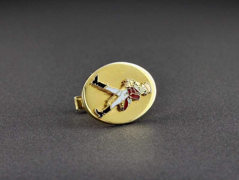 These cufflinks are a superior gift for the man who wants a timeless, classic, elegant look.