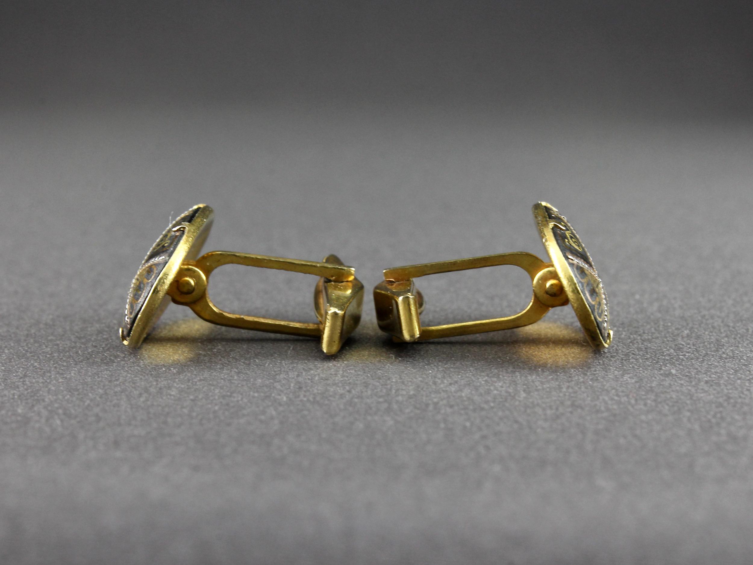 Boutons De Manchette Vintage Damascene Espagne - Ton Or Avec Fond Noir, Occasion, Style Masculin élégant Et Ancien