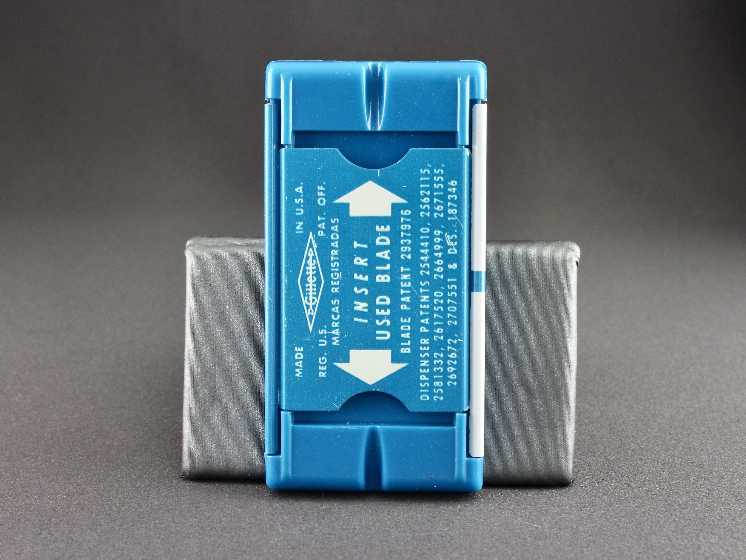 Vintage 1956 B1 Gillette Blue Tip TTO Silver Double Edge Safety