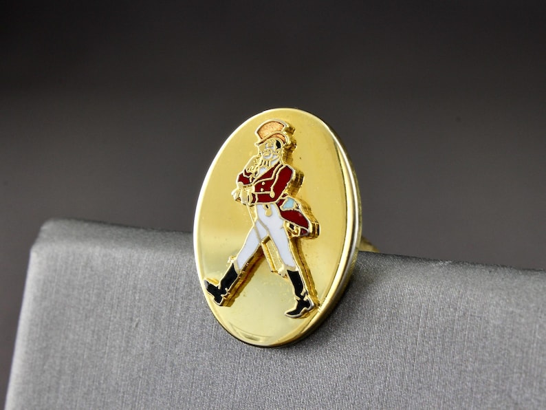 This is a very collectable gift for the modern gentleman who wants to show his individual style and personal flair with cufflinks.
