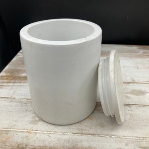Smooth cement jar with lid