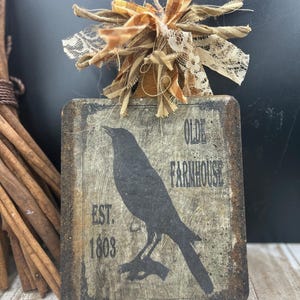 primitive crow decor
