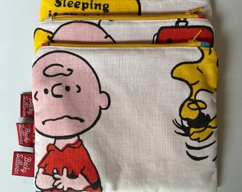 Vintage 1971 Peanuts Snoopy fabric zippered pouch