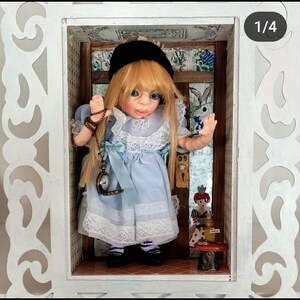 Puede incluir: Un letrero de madera rústica con el texto "Welcome to our home" en un estilo manuscrito. El letrero presenta un acabado envejecido y un diseño sencillo y acogedor, ideal para un porche o entrada.