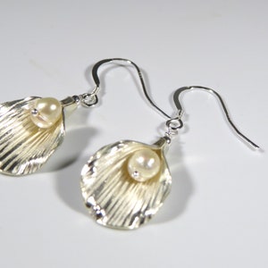 Lily flower pearl earrings, freshwater pearl earrings, flower earrings, silver earrings, pearl earrings