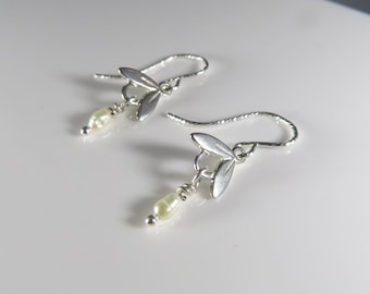 Sterling silver snowdrop earrings, silver earrings, 925 flower earrings, 925 dainty earrings, birth flower silver earrings, floral earrings