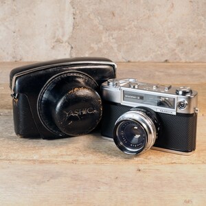 Yashica Minister D 35mm Rangefinder camera. Tested and working! New seals!