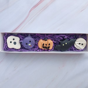 Halloween Macarons 5, 10, 15  Ghost, Cat, Pumpkin, Chocolate, Mummy