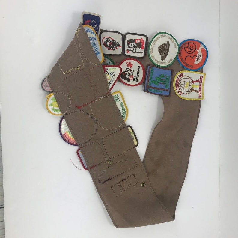 Girl Scout Brownie Sash With Patches Badges Pin Vintage 1980s USA Tres