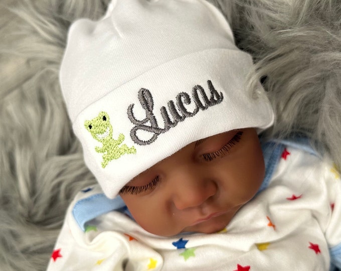 Personalized baby hat with frog - preemie / newborn / 0-3 months / 3-6 months / 6-12 months