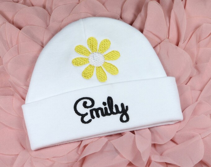 Personalized baby girl hat with daisy - micro preemie / preemie / newborn / 0-3 months / 3-6 months / 6-12 months